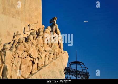 Il portogallo Lisbona: vista laterale del Monumento delle Scoperte in Belém Foto Stock