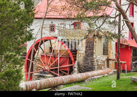 Il Vecchio Mulino di Guilford è un funzionamento Grist Mill, North Carolina, Stati Uniti d'America. Foto Stock
