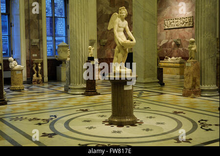 Lo stato Museo Hermitage. Collezione di antichità classica. Statue hall. San Pietroburgo. La Russia. Foto Stock