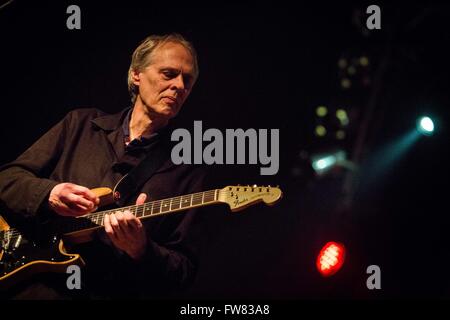 Milano, Italia. 31 Mar, 2016. Tom Verlaine della American rock band televisione, suona dal vivo al Live Music Club Trezzo sull'Adda. © Roberto Finizio/Pacific Press/Alamy Live News Foto Stock