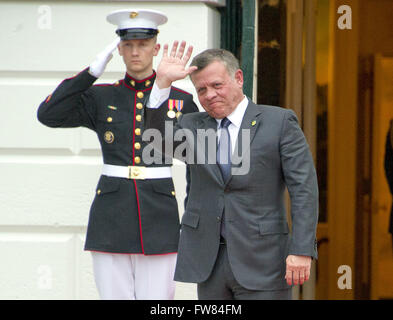 Washington, Distretto di Columbia, Stati Uniti d'America. 31 Mar, 2016. Sua Maestà Al Sharif Abdullah Bin Al Hussein, il Re del Regno Hascemita di Giordania arriva per la cena di lavoro per i capi delle delegazioni presso la sicurezza nucleare Vertice sulla South Lawn della Casa Bianca a Washington DC, giovedì, 31 marzo 2016.Credit: Ron Sachs/Piscina via CNP Credito: Ron Sachs/CNP/ZUMA filo/Alamy Live News Foto Stock