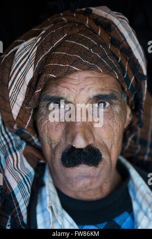 La minoranza Yezidi fuggiti il genocidio in montagne Sinjar in agosto 2015 sono ora vivono in Ashdi Refugee Camp Iraq settentrionale Foto Stock