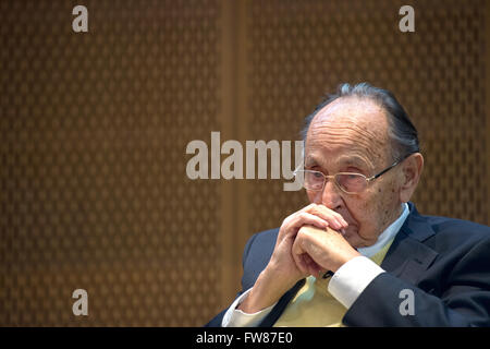 Ex ministro degli esteri Hans-Dietrich GENSCHER presenta il suo libro "Hans-Dietrich GENSCHER della politica estera dell' a Berlino il 12 novembre 2014. Foto Stock