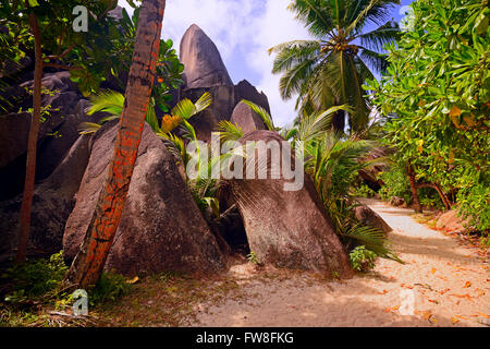 Offenburg und Granitfelsen am Traumstrand fonte d'Argent, Insel La Digue, Seychellen Foto Stock