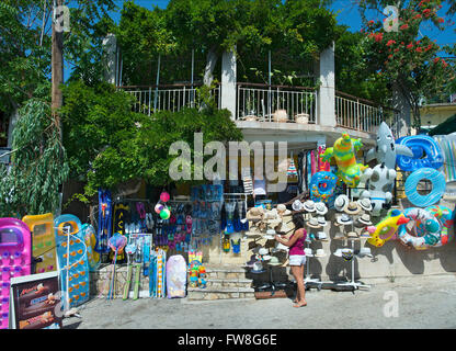 Negozio di souvenir a Nissaki Beach, Corfù, Grecia Foto Stock