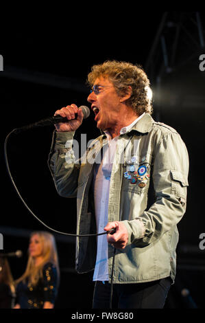 Rock 'n' cavalli 2014. Il che ha messo in evidenza il caso, Roger Daltrey sbatte fuori alcune delle bande hits Foto Stock