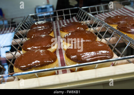 Tim Hortons ciambelle al Tim Hortons coffee shop in Napanee, Ont., sabato 6 febbraio 2016. Foto Stock