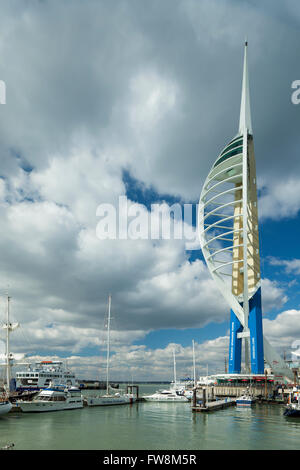 Spinnaker Tower di Portsmouth, Hampshire, Inghilterra. Foto Stock