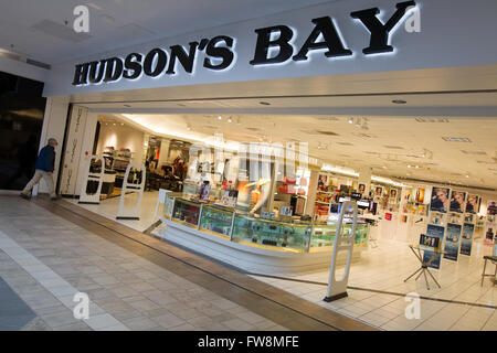 Della Baia di Hudson department store presso la Cataraqui centro città di Kingston, Ont., giovedì 14 gennaio 2016. Foto Stock