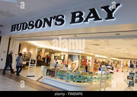 Della Baia di Hudson department store presso la Cataraqui centro città di Kingston, Ont., giovedì 14 gennaio 2016. Foto Stock