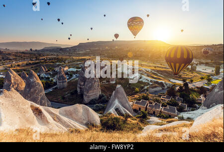 I palloni ad aria calda sulla Cappadocia Foto Stock