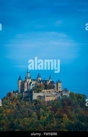 Vista dalla Zeller Horn lookout point, Burg Hohenzollern, in Hechingen, Zollernalbkreis, Baden-Württemberg, Germania Foto Stock