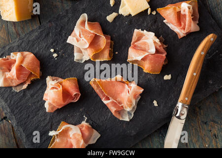 Organici di prosciutto secco antipasto pronto a mangiare Foto Stock