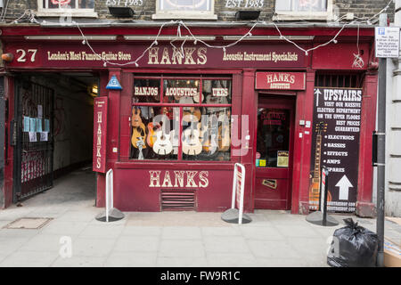 Hanks Guitar store accanto all'ex 12 Bar Club su Denmark Street, Londra, Regno Unito Foto Stock