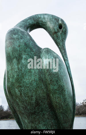 Isis, situato vicino alla serpentina, accanto al Diana Memorial Fontana, è una scultura in bronzo disegnato da Simon perno. Foto Stock