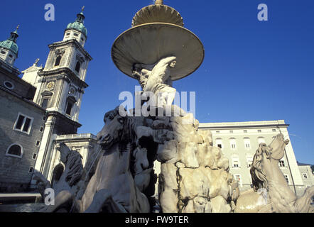 AUT, Austria, Salisburgo, la cattedrale e il Residenz fontana. AUT, Oesterreich, Salisburgo, Der Dom und der Residenzbrunnen. Foto Stock