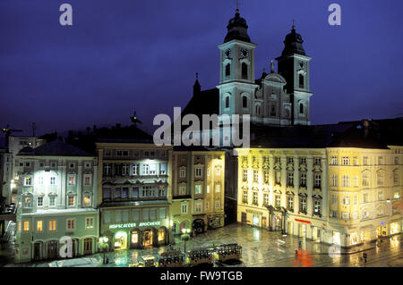 AUT, Austria, Linz, Hauptplatz e la vecchia cattedrale. AUT, Oesterreich, Linz, Hauptplatz und Alter Dom. Foto Stock