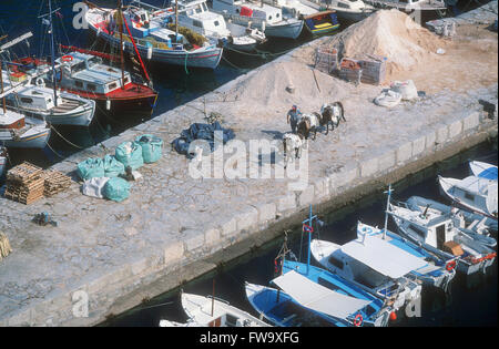 Barche ormeggiate in porto HYDRA, HYDRA, Grecia Foto Stock