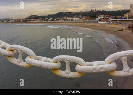 Link di un ottimo ancoraggio catena una barca Foto Stock