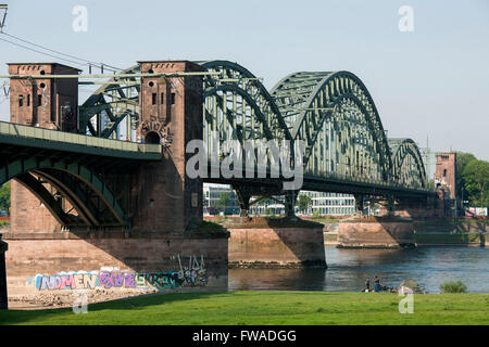 Deutschland, Renania settentrionale-Vestfalia, Köln, Poll, Südbrücke Foto Stock