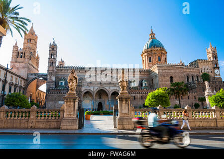 La Cattedrale di Palermo è la chiesa cattedrale di la chiesa romana-cattolica dell Arcidiocesi di Palermo, si trova a Palermo, Sicilia, Italia. Foto Stock