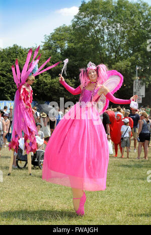 Un tempo caldo anno presso il festival di Glastonbury, Pilton Somerset Giugno 2010 Foto Stock