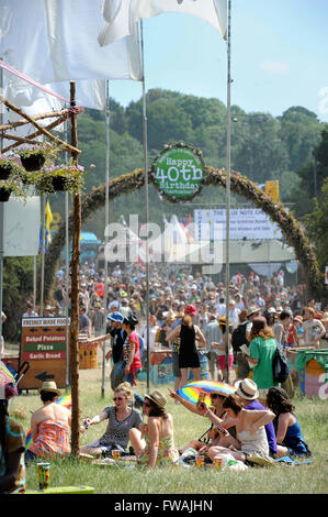 Un tempo caldo anno presso il festival di Glastonbury, Pilton Somerset Giugno 2010 Foto Stock