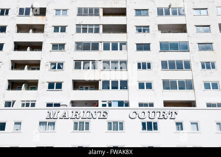 Dettaglio del Marine Court a St Leonards-on-Sea, Regno Unito, un suggestivo edificio art-deco in forma di ocean liner Foto Stock