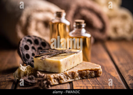 Barre di sapone artigianale con vaniglia olio essenziale Foto Stock
