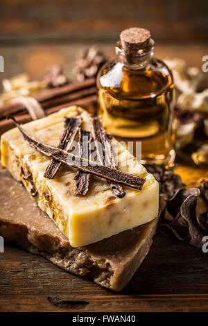 Barre di sapone naturale con vaniglia e olio essenziale Foto Stock