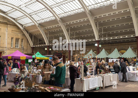 Città di Bath Somerset England Regno Unito il mercato al Green Street Station Foto Stock