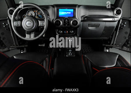 1 aprile 2016: 2016 Jeep Wrangler custom fuoristrada Foto Stock