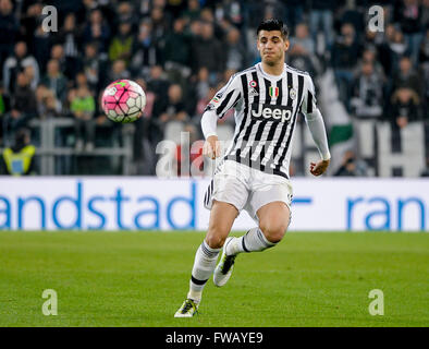 Torino, Italia. 2 Aprile 2016: Alvaro appartamento Morata in azione durante la serie di una partita di calcio tra Juventus e Empoli FC. Credito: Nicolò Campo/Alamy Live News Foto Stock