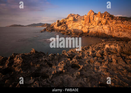 Costa rocciosa ad appendere la Rai National Park, Vinh Hy, Ninh Thuan provincia, Vietnam Foto Stock