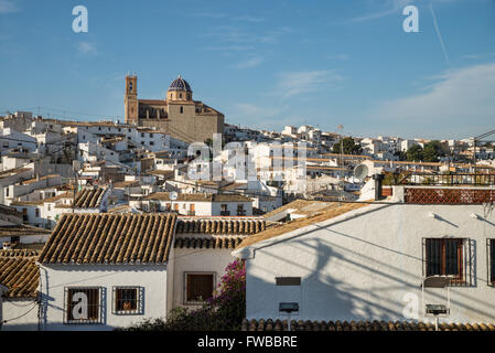 Scenic Altea città vecchia, una destinazione privilegiata in Europa Mediterranea Foto Stock