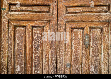 Telaio completo di prendere il legno stagionato di una vecchia porta Foto Stock
