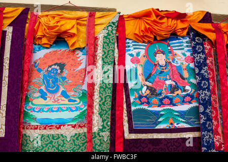 Bodhnath, Nepal. Thangka dipinti, una tradizione buddista tibetana stile di pittura. Foto Stock