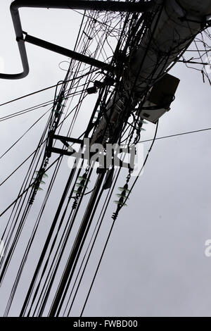 I fili su un pilastro Foto Stock