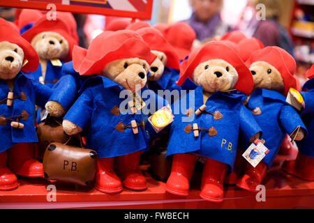 Paddington Bear giocattoli morbidi Foto Stock