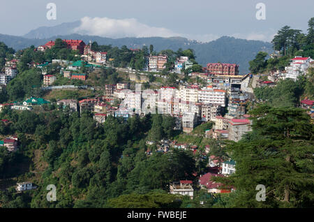 Case sulla collina, Shimla, Himachal Pradesh, India. Foto Stock