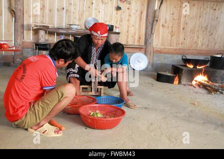 Hill-tribe cucina di famiglia pasto, Foto Stock