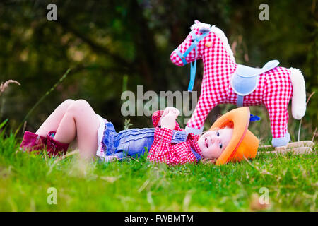 Cowboy bambini vestiti in costumi occidentali al Rodeo, Bruneau, Idaho,  Stati Uniti d'America Foto stock - Alamy