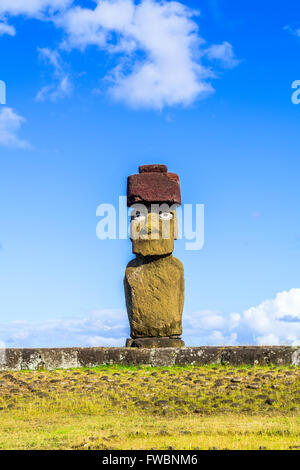 Moai a Ahu Ko Te Riku in Tahat complesso archeologico, Isola di Pasqua, Cile Foto Stock
