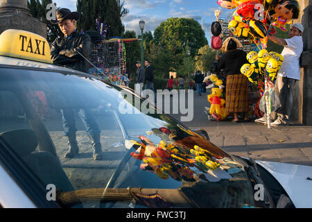 Taxi in America Central Park, Quetzaltenango Città del Guatemala. Foto Stock