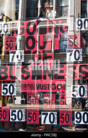 Andando fuori di vendita business in negozio su Broadway in Soho a New York City Foto Stock