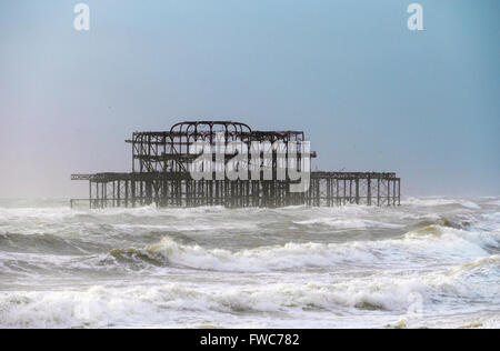 Molo Ovest di Brighton e Spiaggia di Brighton, Brighton, Inghilterra. Foto Stock