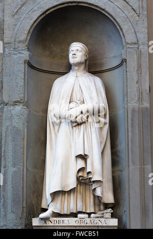 Firenze, Provincia di Firenze, Toscana, Italia. Statua nel piazzale degli Uffizi di italiano Andrea di Cione di Arcangelo (Orcagna) Foto Stock