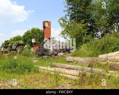 Vecchia segheria non è più il funzionamento nelle Ardenne belghe Foto Stock