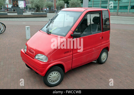 Un Canta LX due-sede microcar creato appositamente per i guidatori disabili nei Paesi Bassi, Amsterdam, Paesi Bassi. Foto Stock