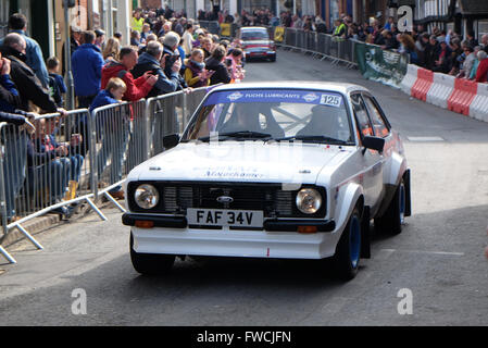 Bromyard, Herefordshire UK Aprile, 2016 - Sessione inaugurale del Festival di velocità attraverso le strade di Monsummano Terme il luogo di nascita di Morgan Motoring Company. Qui viene mostrata una Ford Escort Mk II rally car. Foto Stock